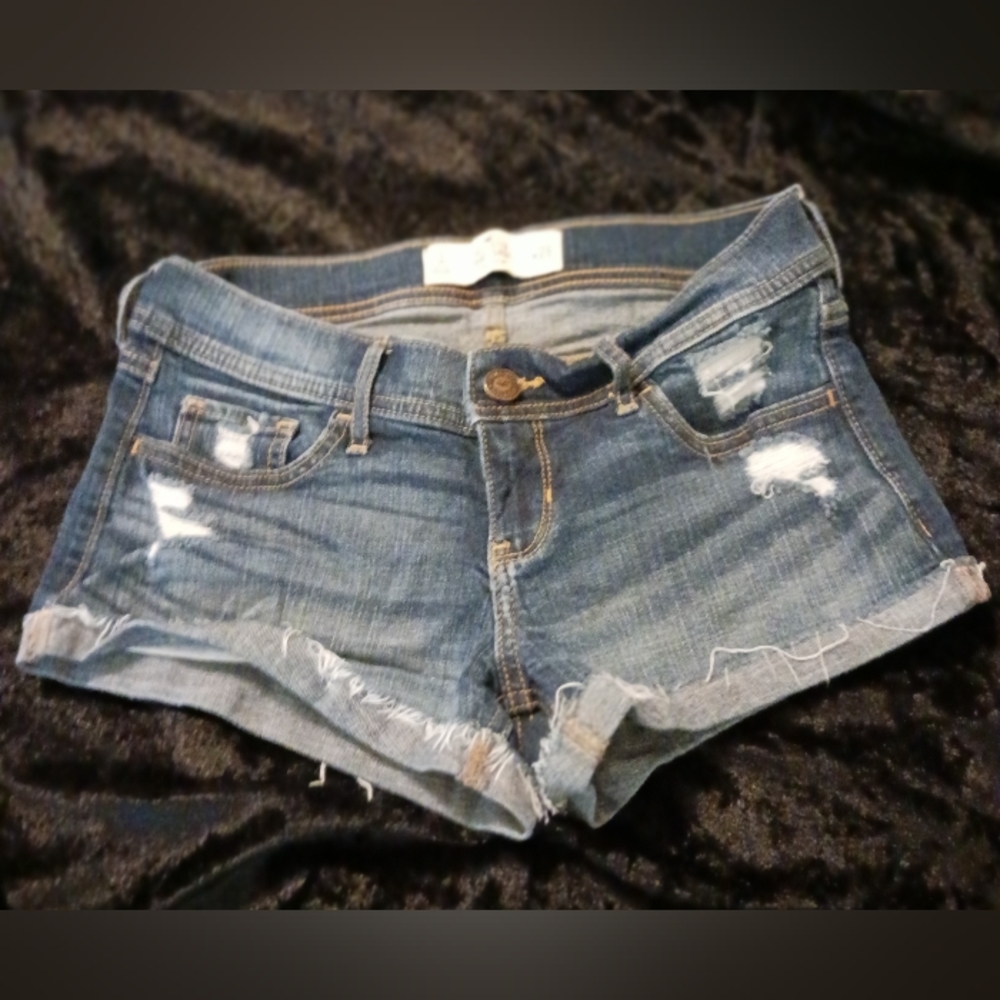 EUC Hollister Low-Rise Short Shorts